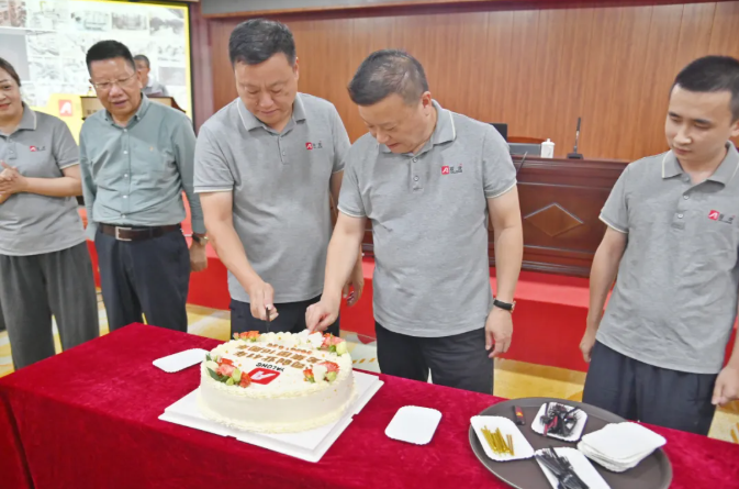 乘风启航·共赴新程 | 亚龙集团初心不忘41载，笃行致远向未来——“公司创业41年，亚龙集团创办16周年”纪念日活动圆满举行！